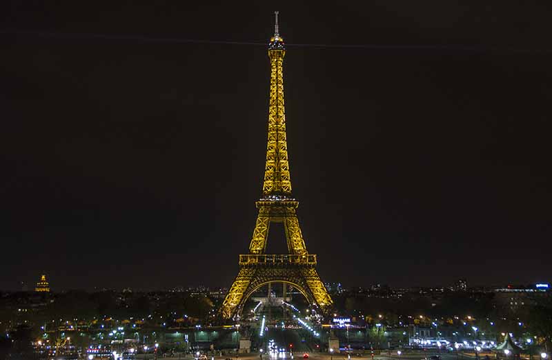 13 - Francia - Paris - torre Eiffel - imagen nocturna.jpg